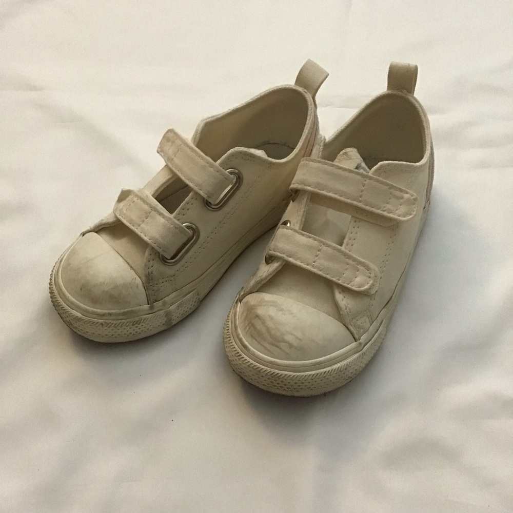 Converse Kids’ Chuck Taylor All Star 2V Ox Sneaker